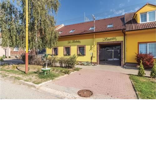 Beautiful apartment in Mutenice w/ Outdoor swimming pool, WiFi and Heated swimming pool