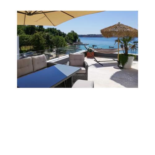 Beautiful apartment in Omisalj w/ 2 Bedrooms