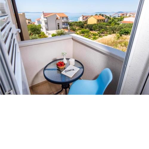 Beautiful apartment in Podstrana with 2 Bedrooms