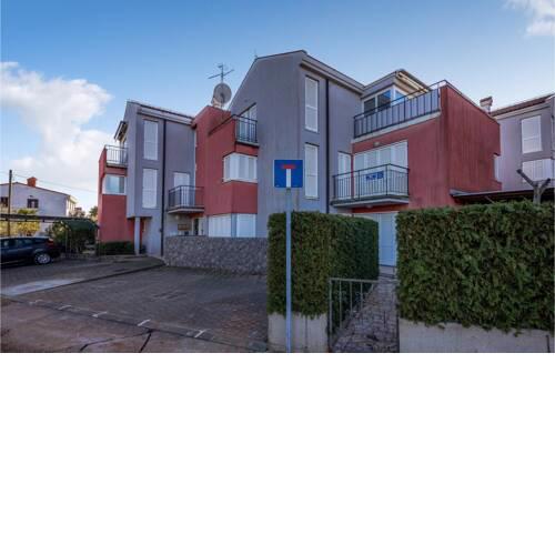 Beautiful apartment in Porat with WiFi and 2 Bedrooms