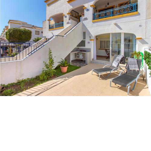 Beautiful apartment in Santa Pola with Outdoor swimming pool, WiFi and 2 Bedrooms