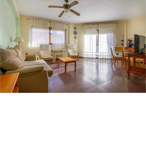 Beautiful apartment in Torrevieja with WiFi and 3 Bedrooms
