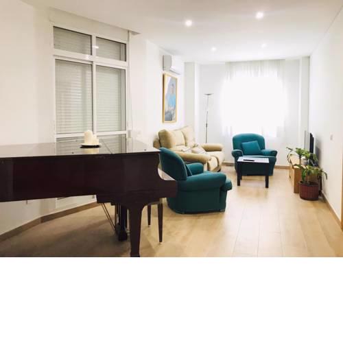 Beautiful apartment next to the river in city center