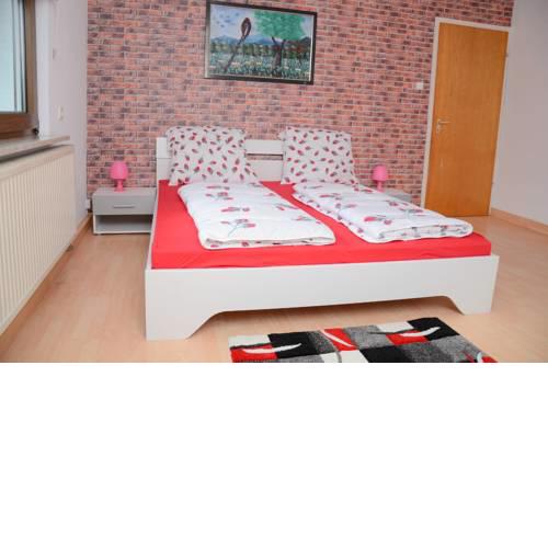 Beautiful Apartment on the edge of the forest near Stuttgart Airport