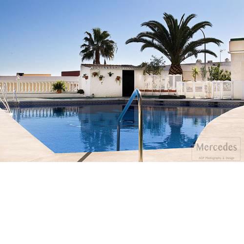 Beautiful Apartment with Balcony and pool.