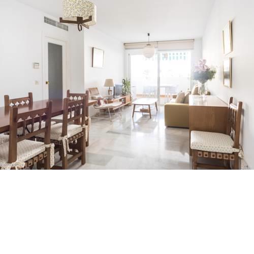 Beautiful apartment with terrace near the beach