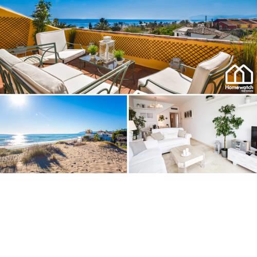 Beautiful beachside duplex apartment with amazing sea views