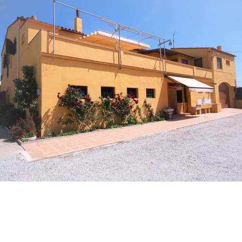 Beautiful Cottage in Vila-sacra with Terrace