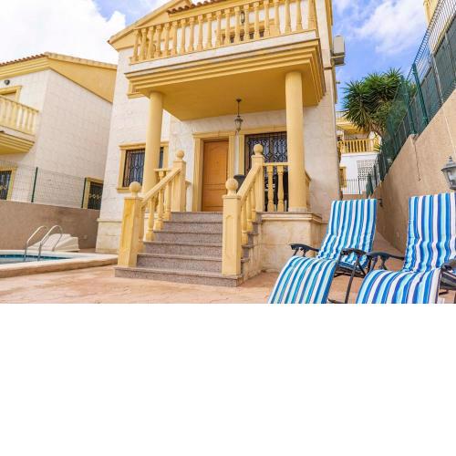 Beautiful Detached Villa with private pool