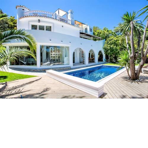 Beautiful exclusive spacious 5*villa with swimming pool