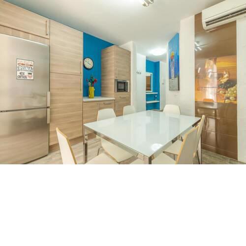 Beautiful flat with balcony and wifi in Málaga Center