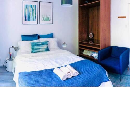 Beautiful, furnished 2 room apartment in the heart of Wuppertal and close to the main station. Modern and luxuriously furnished with feel-good facilities.