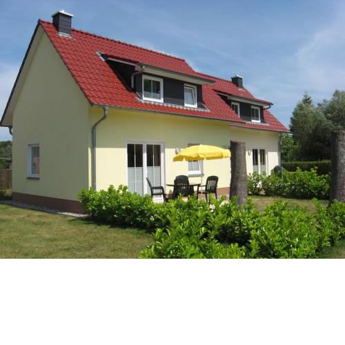 Beautiful Holiday Home with Sauna in Kuhlungsborn near Sea