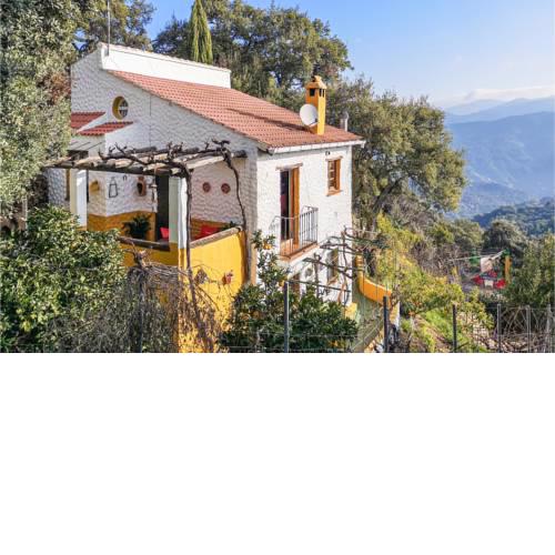 Beautiful home in Algatocín with Outdoor swimming pool, Outdoor swimming pool and 5 Bedrooms