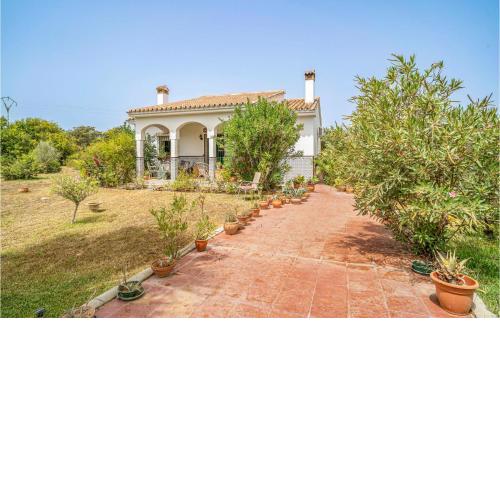 Beautiful home in Alhaurin de la Torre with WiFi, Swimming pool and 1 Bedrooms