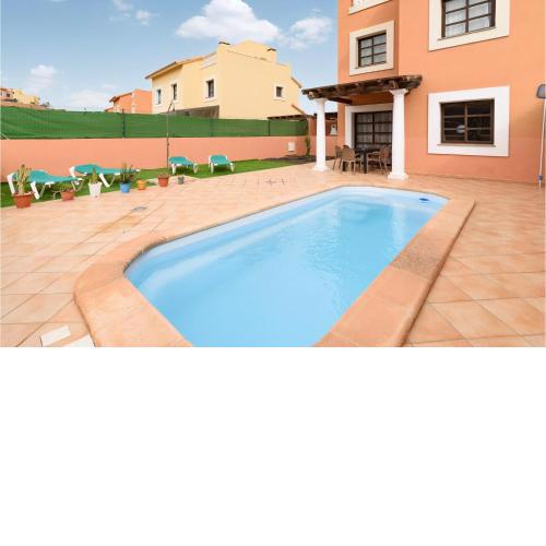 Beautiful home in Arrecife with WiFi, Outdoor swimming pool and 3 Bedrooms