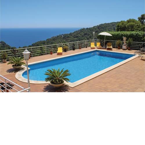 Beautiful home in Blanes w/ Outdoor swimming pool, WiFi and 5 Bedrooms