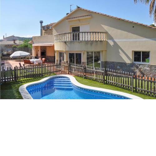 Beautiful home in Califòrnia with Outdoor swimming pool, WiFi and 4 Bedrooms