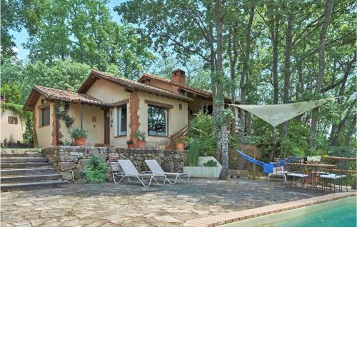 Beautiful home in Candeleda with WiFi, Outdoor swimming pool and 3 Bedrooms