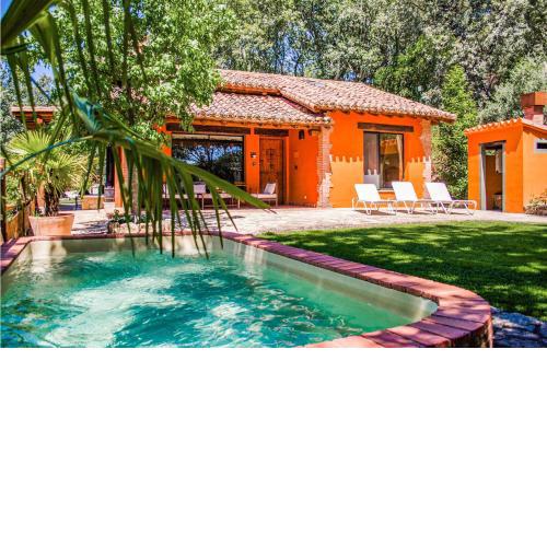 Beautiful home in Candeleda with WiFi, Outdoor swimming pool and 4 Bedrooms