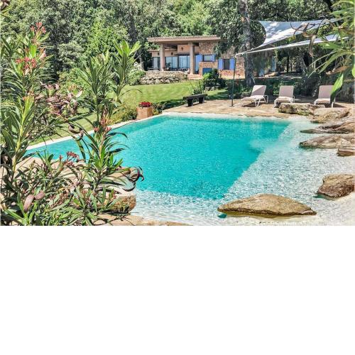 Beautiful home in Candeleda with WiFi, Outdoor swimming pool and 5 Bedrooms