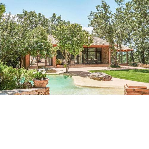 Beautiful home in Candeleda with WiFi, Outdoor swimming pool and 6 Bedrooms