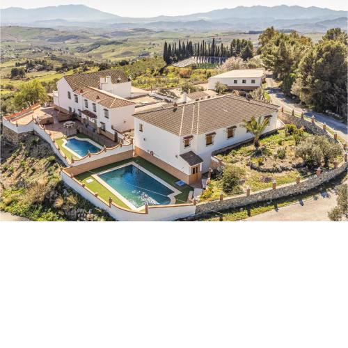 Beautiful home in Casarabonela with WiFi and 3 Bedrooms