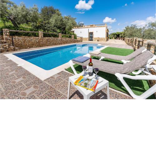 Beautiful home in El Gastor with Outdoor swimming pool, WiFi and 3 Bedrooms