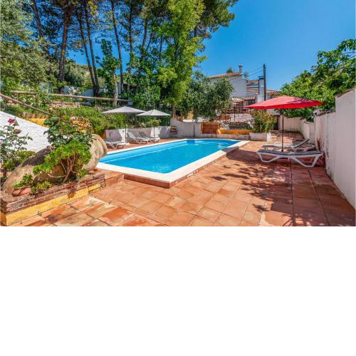 Beautiful home in Fuentes de Cesna with Outdoor swimming pool and 6 Bedrooms