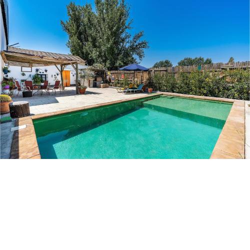Beautiful home in Granada with Outdoor swimming pool, WiFi and Swimming pool