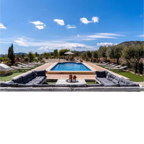 Beautiful home in Jijona with Outdoor swimming pool, WiFi and 5 Bedrooms