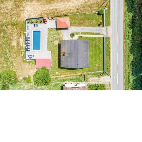 Beautiful home in Krizevci with Outdoor swimming pool and 4 Bedrooms