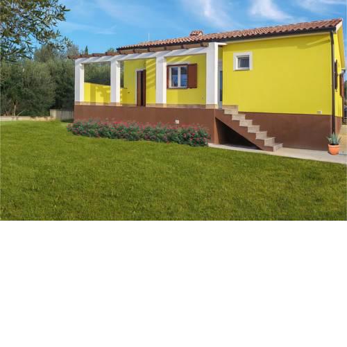 Beautiful home in Krnica w/ 2 Bedrooms