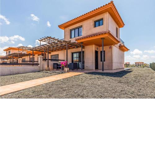 Beautiful home in La Oliva with Outdoor swimming pool, WiFi and 2 Bedrooms