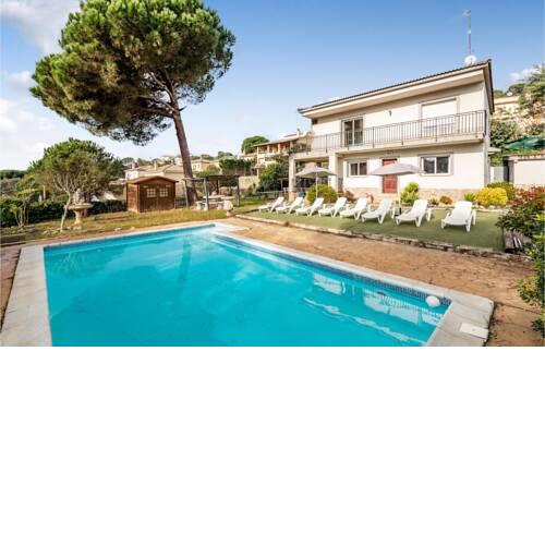 Beautiful home in Lloret de mar with Outdoor swimming pool and 3 Bedrooms