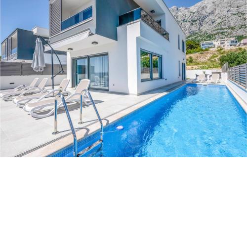 Beautiful home in Makarska with Outdoor swimming pool, WiFi and 3 Bedrooms