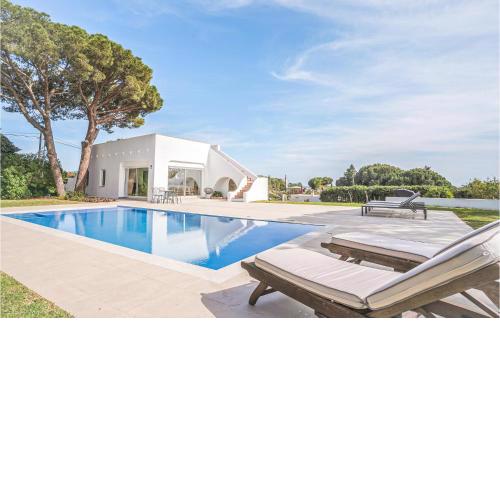Beautiful home in Marbella with Outdoor swimming pool, WiFi and 2 Bedrooms