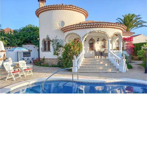 Beautiful home in Miami Platja with WiFi, Outdoor swimming pool and 3 Bedrooms