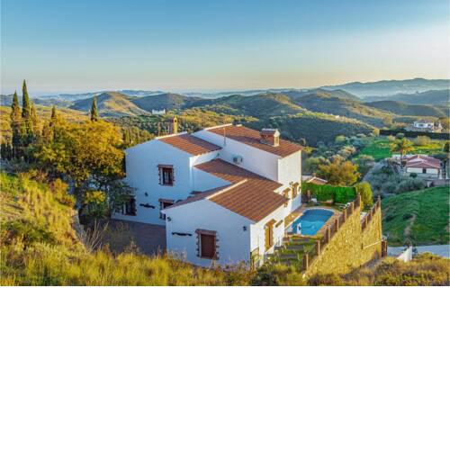 Beautiful home in Mijas w/ WiFi, Outdoor swimming pool and 5 Bedrooms