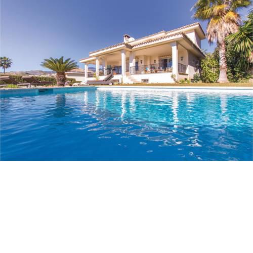 Beautiful home in Nueva Andalucia w/ WiFi, Outdoor swimming pool and 5 Bedrooms