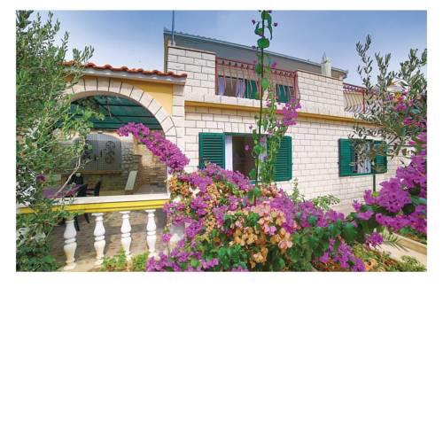 Beautiful home in Okrug Gornji with WiFi and 3 Bedrooms