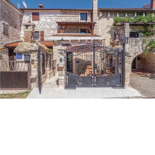 Beautiful home in Porec w/ WiFi and 2 Bedrooms