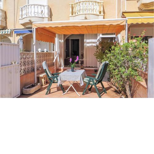 Beautiful home in Quesada-Rojales with Outdoor swimming pool, WiFi and 2 Bedrooms
