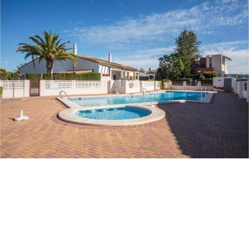 Beautiful home in Sagunto with Outdoor swimming pool and 2 Bedrooms