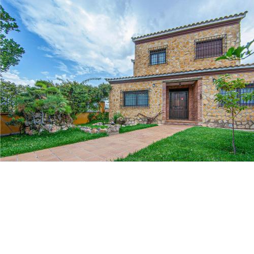 Beautiful home in Santo Tomé with Outdoor swimming pool, WiFi and Private swimming pool