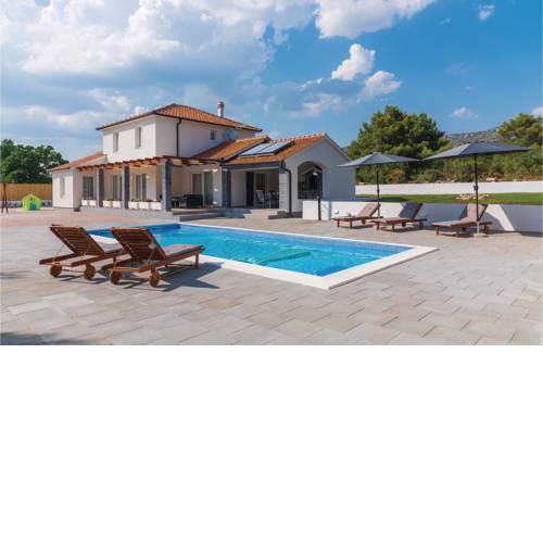 Beautiful home in Sibenik w/ Outdoor swimming pool, Outdoor swimming pool and 3 Bedrooms