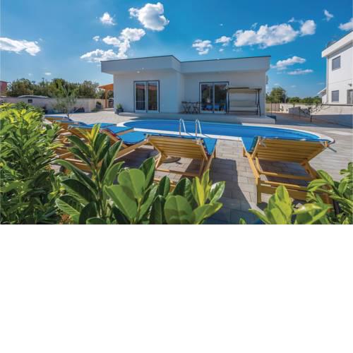 Beautiful home in Sibenik w/ Outdoor swimming pool, WiFi and 4 Bedrooms