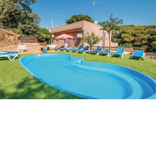 Beautiful home in Snt.Genís de Palafolls w/ Outdoor swimming pool, WiFi and 4 Bedrooms