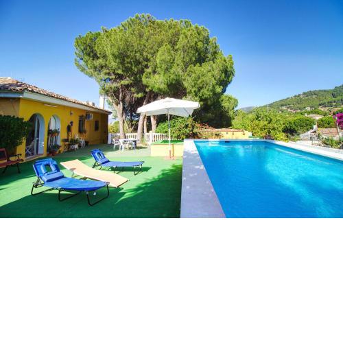 Beautiful home in Urbanización Pinos de with Outdoor swimming pool, WiFi and 4 Bedrooms
