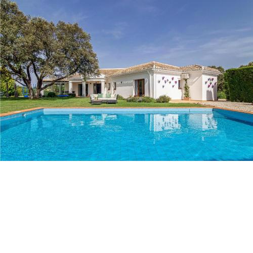 Beautiful home in Villanueva del Rosario with Outdoor swimming pool, WiFi and 3 Bedrooms
